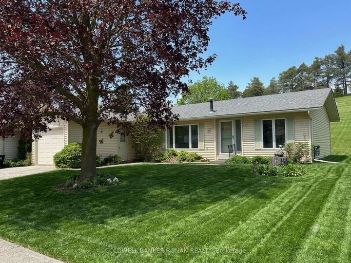 Property Photo: 4 Tecumseth Pines Drive ON L0G 1W0
