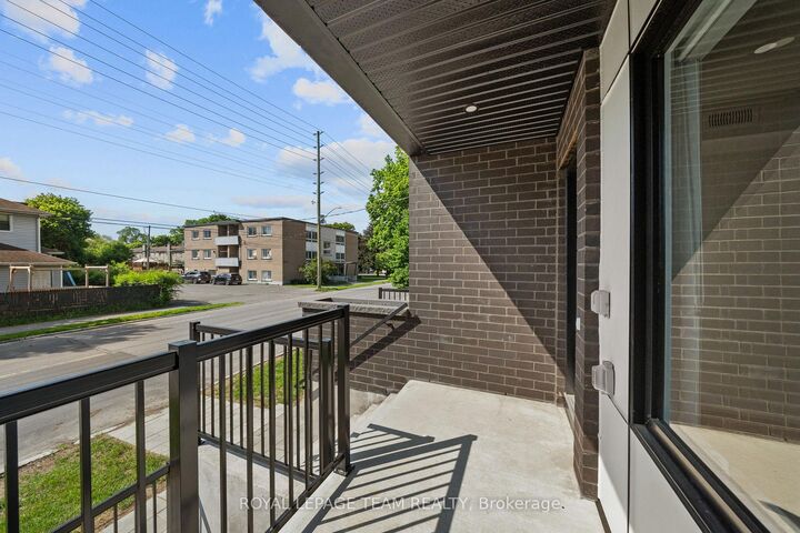 Property Photo:  998 Hollington Street Main  ON K1Z 6K6 