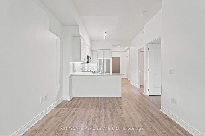 Property Photo: 9618 Yonge Street 1210 ON L4C 0X5