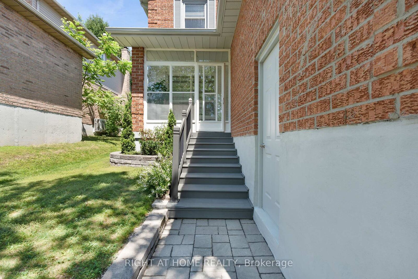 Property Photo: 229 Billings Crescent ON L3Y 7Y8