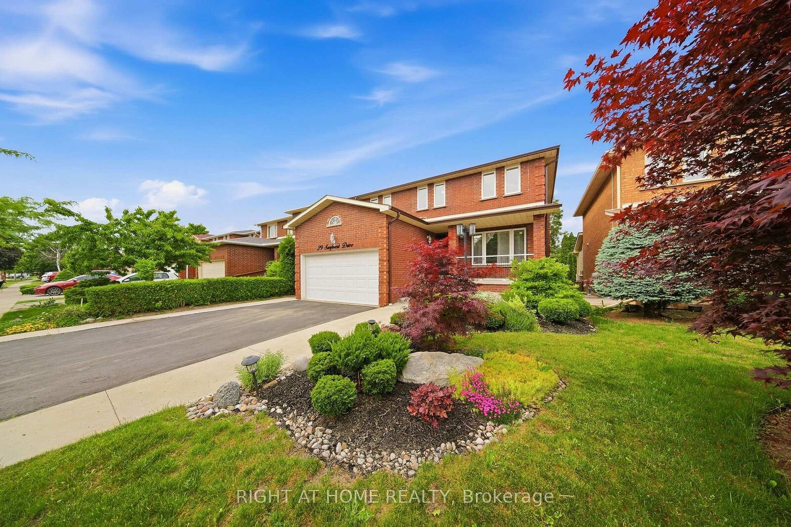 Property Photo: 29 Sunforest Drive ON L6Z 2Z3