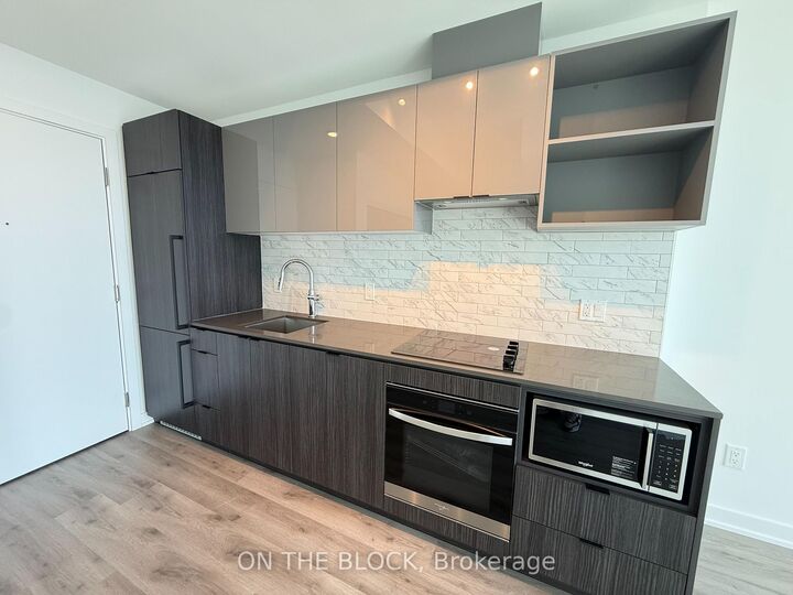 Property Photo: 252 Church Street Ph17 ON M5B 0E6