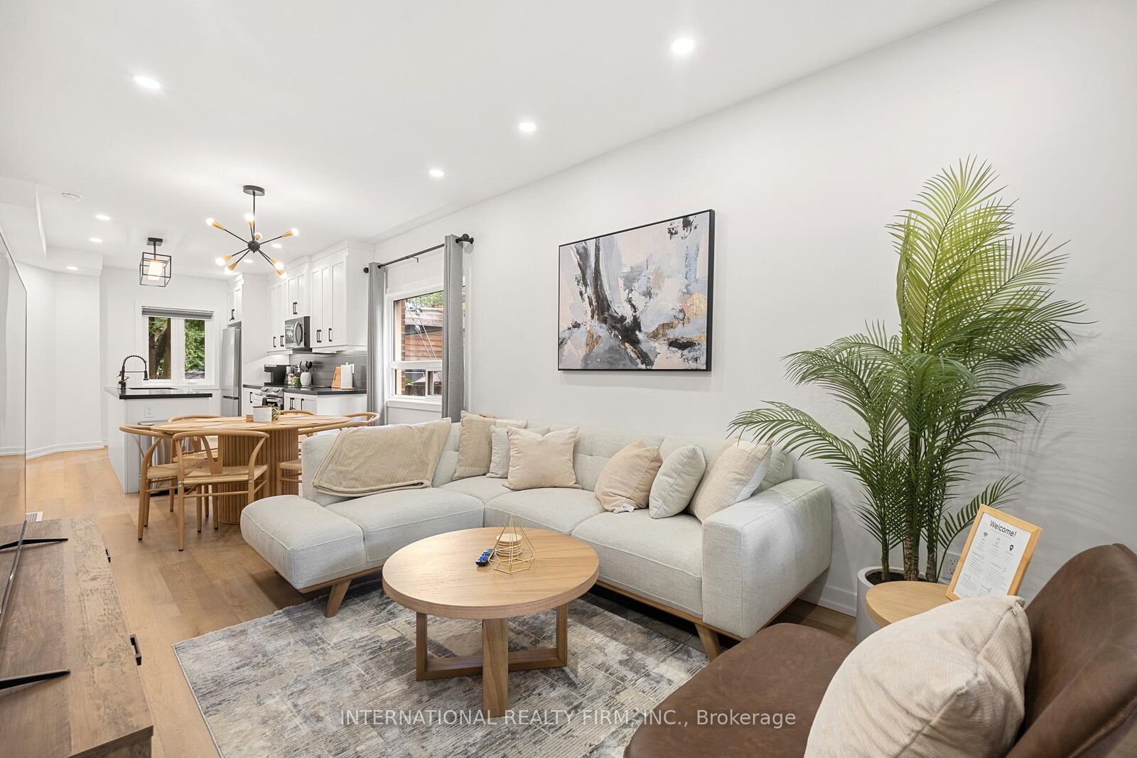 Property Photo: 171 Duplex Avenue ON M5P 2A8