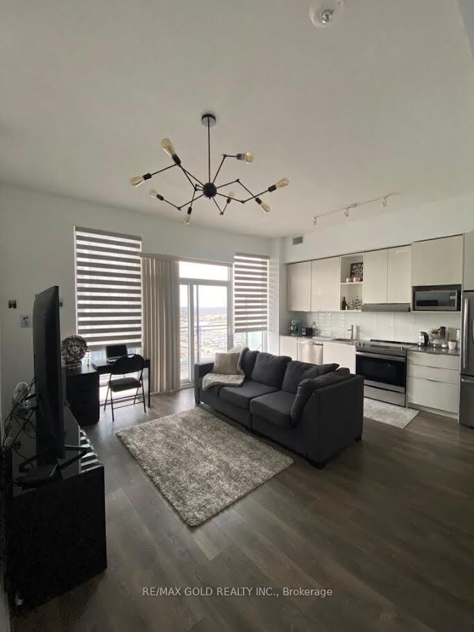 Property Photo:  2520 Eglinton Avenue W 1404  ON L5M 0Y4 