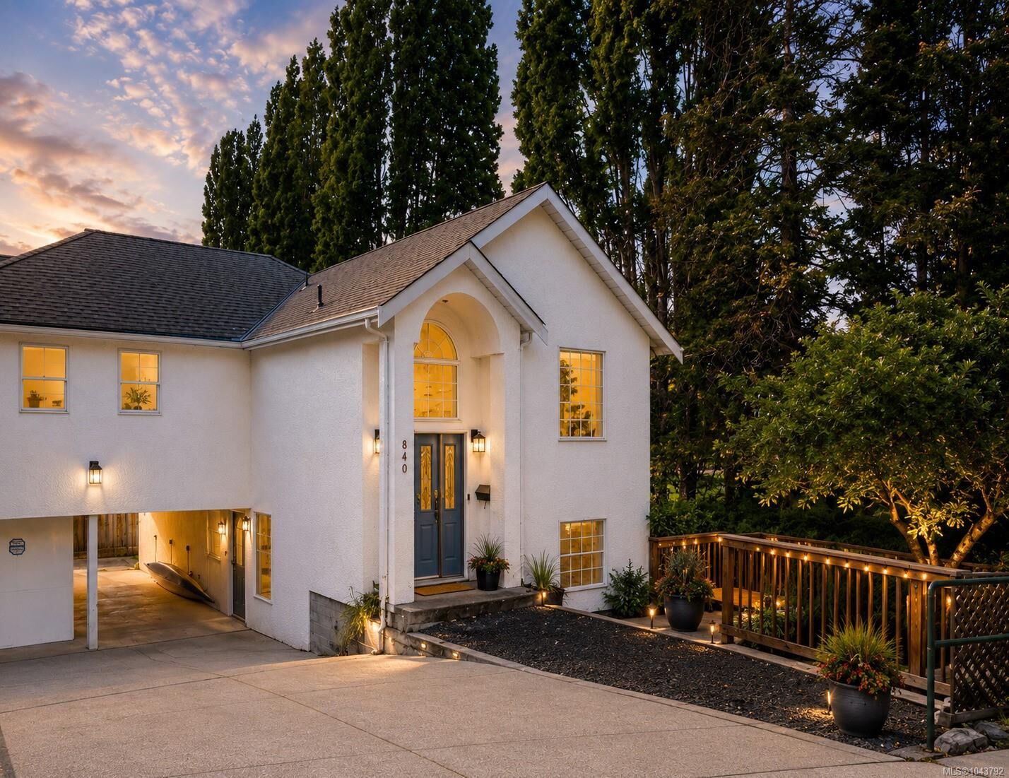 Property Photo: 840 Tillicum Rd BC V9A 1Z7