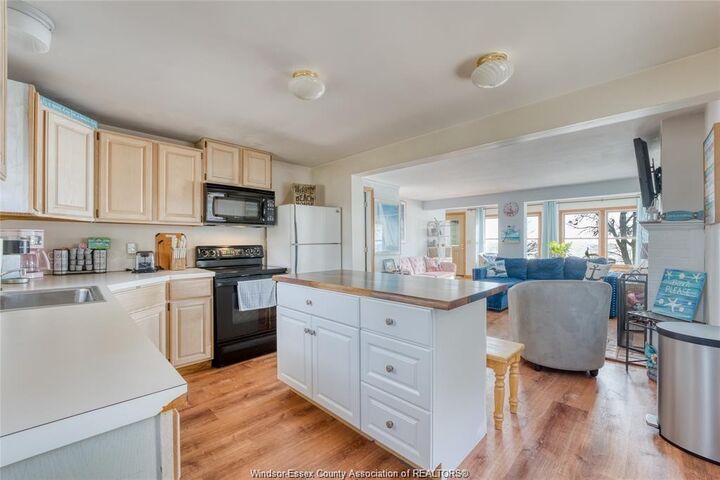 Property Photo:  1049 Heritage Road  ON N9Y 2E6 