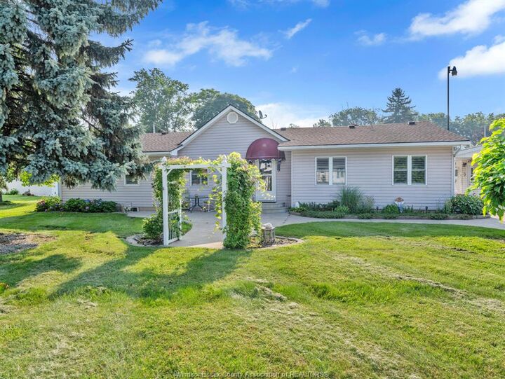 Property Photo: 290 Wawa Crescent ON N0R 1G0