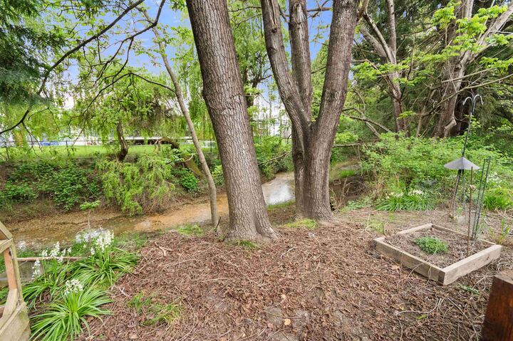 Property Photo:  46277 Cessna Drive 8  BC V2P 1A7 