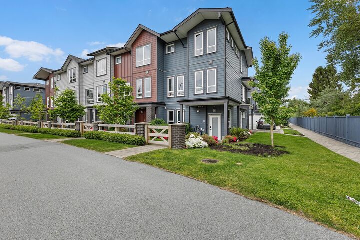 Property Photo: 11851 232 Street 46 BC V2X 6S8
