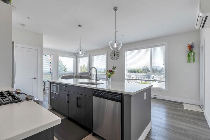 Property Photo: 32838 Ventura Avenue 405 BC V2S 0M5