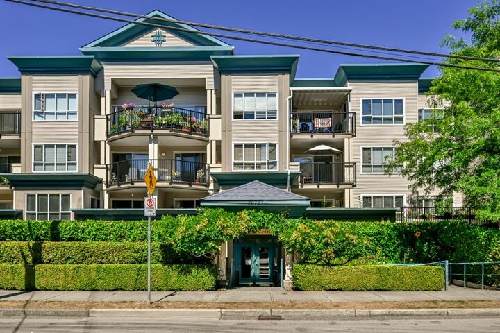 20727 Douglas Crescent 101 — photo 1