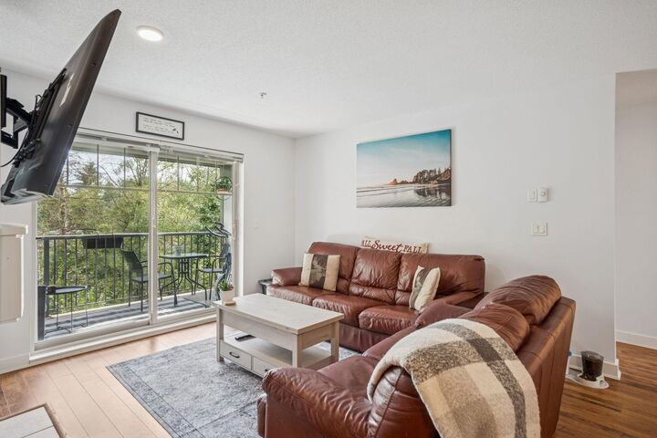 Property Photo: 12020 207A Street 305 BC V2X 8V2