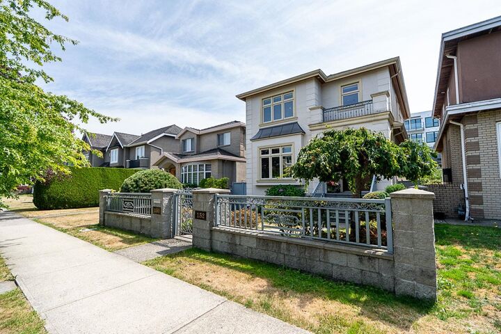 Property Photo: 152 W 48th Avenue BC V5Y 2Y7