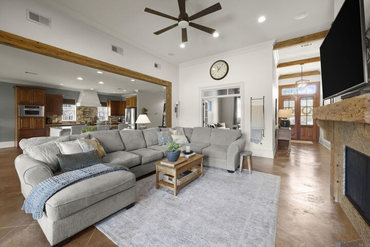 Property Photo: 4850 Alice Louise Dr LA 70739