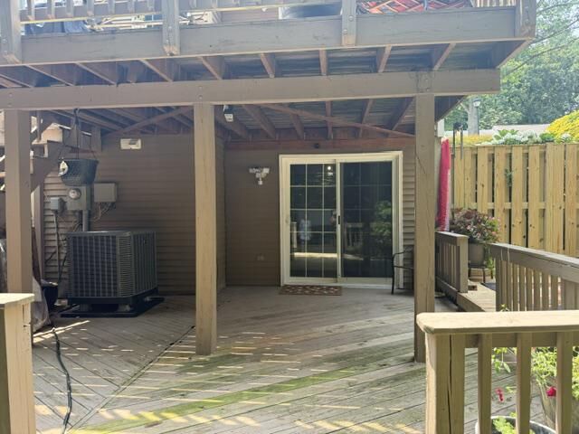 Property Photo: 15255 Streamside Court VA 22025