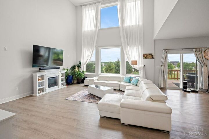 Property Photo:  4059 Highland Green Drive  OH 45040 
