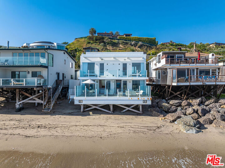 Property Photo:  25212 Malibu Rd  CA 90265 