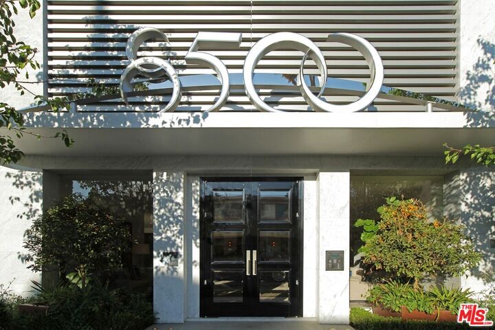 Property Photo: 8500 Burton Way, Unit 519 CA 90048