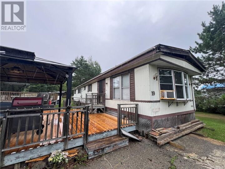 320 Clouthier Road — photo 1