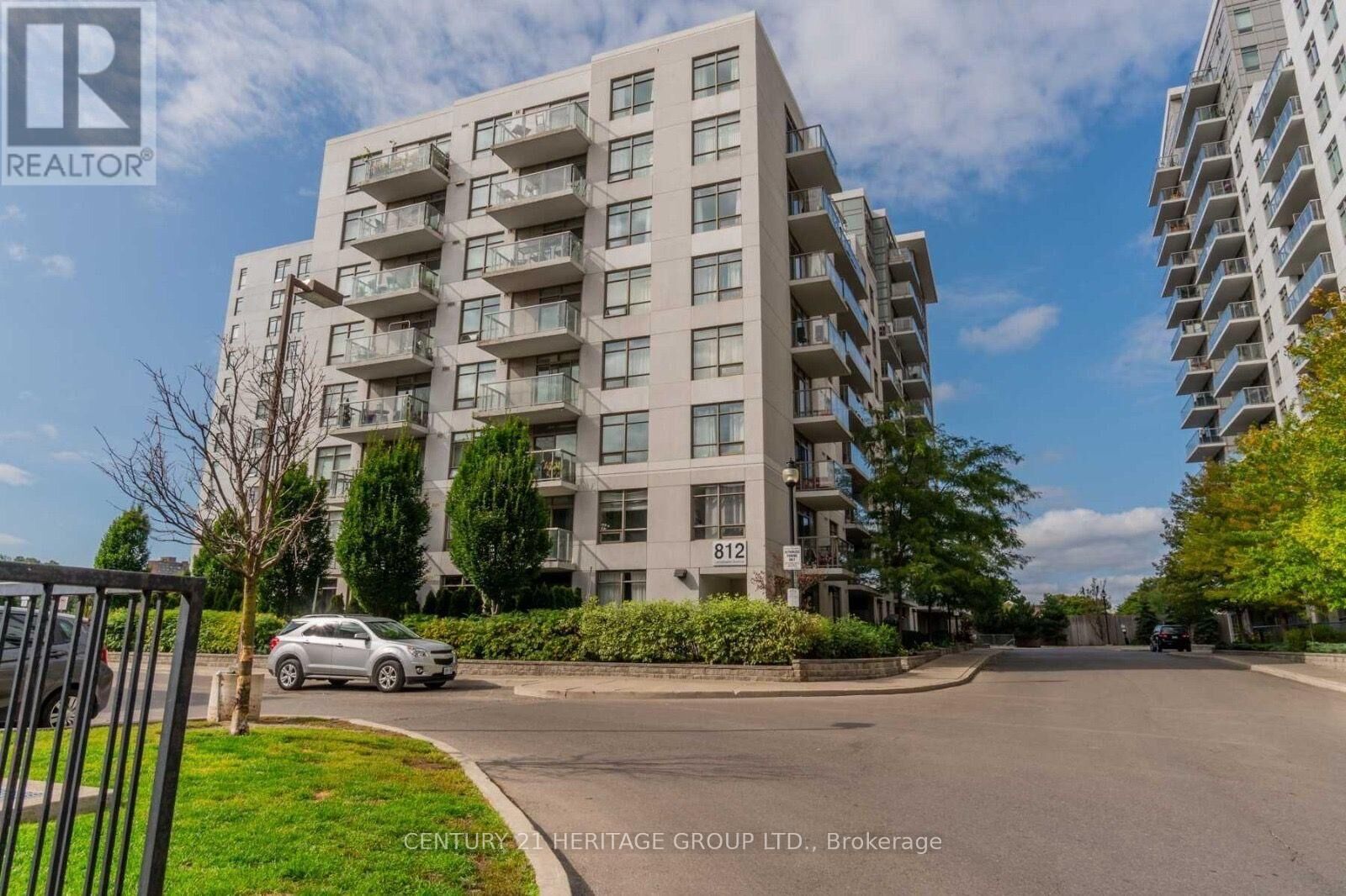 Property Photo: 621- 812 Lansdowne Avenue ON M6H 4K5