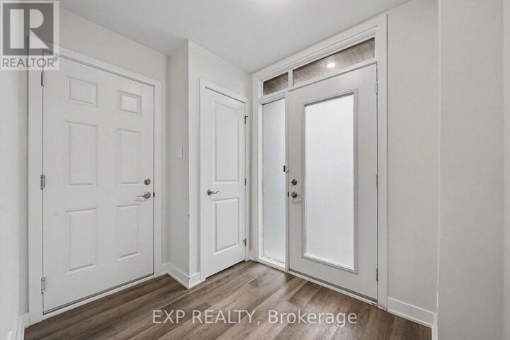 Property Photo:  212 Tussock Private  ON K1X 0G7 