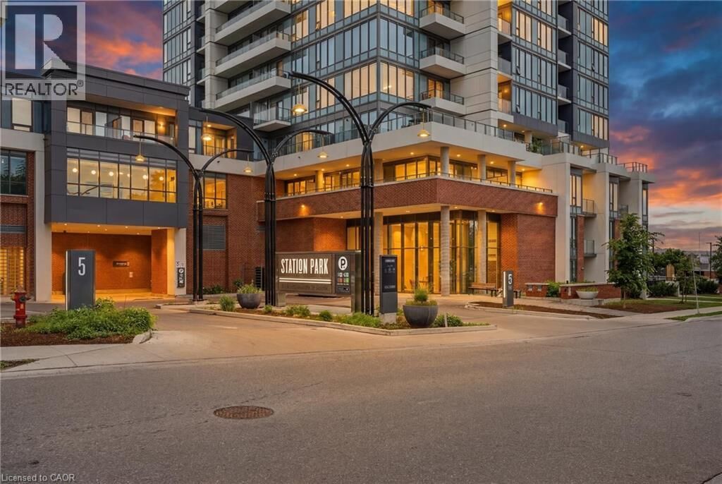 Property Photo: 15 Wellington Street South 2807 ON N2G 0E4