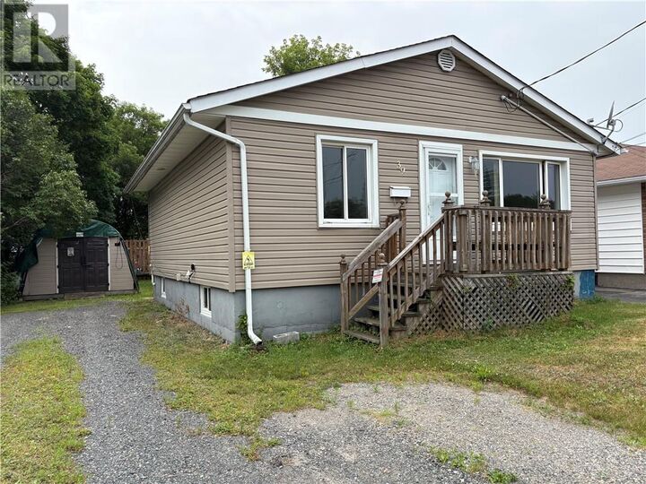 39 Oakwood Avenue — photo 1