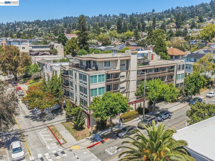 Property Photo:  2201 Virginia St 2  CA 94709 