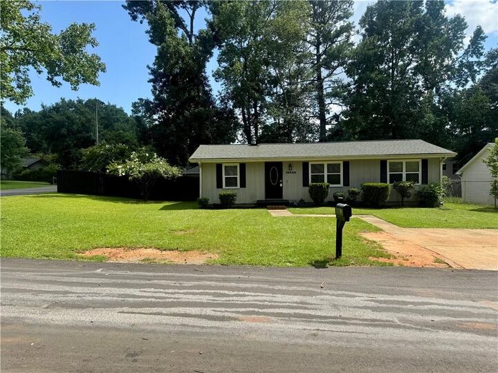 Property Photo: 7 Sherwood Loop GA 30253