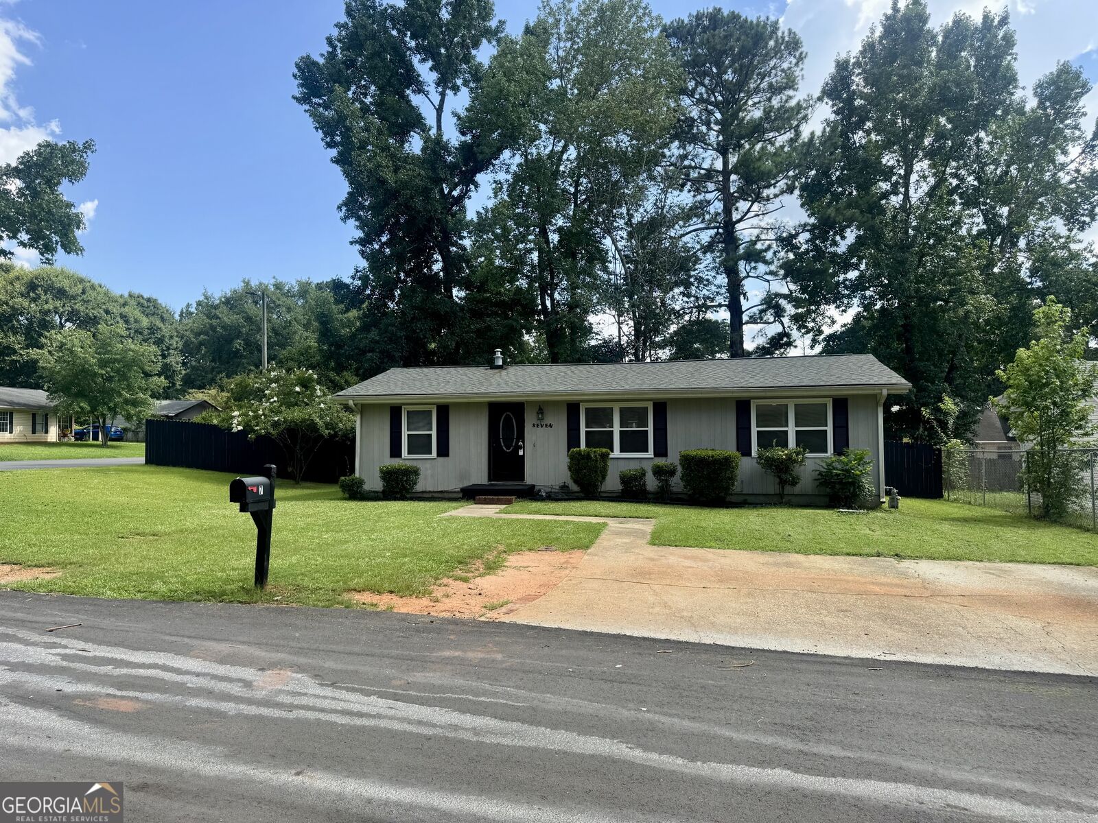 Property Photo:  7 Sherwood Loop  GA 30253 