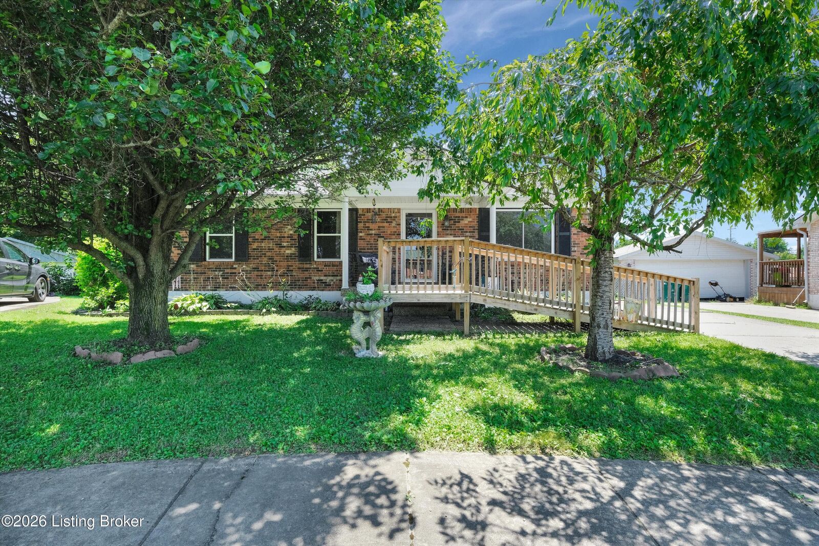 Property Photo: 119 Ashley Ct KY 40229