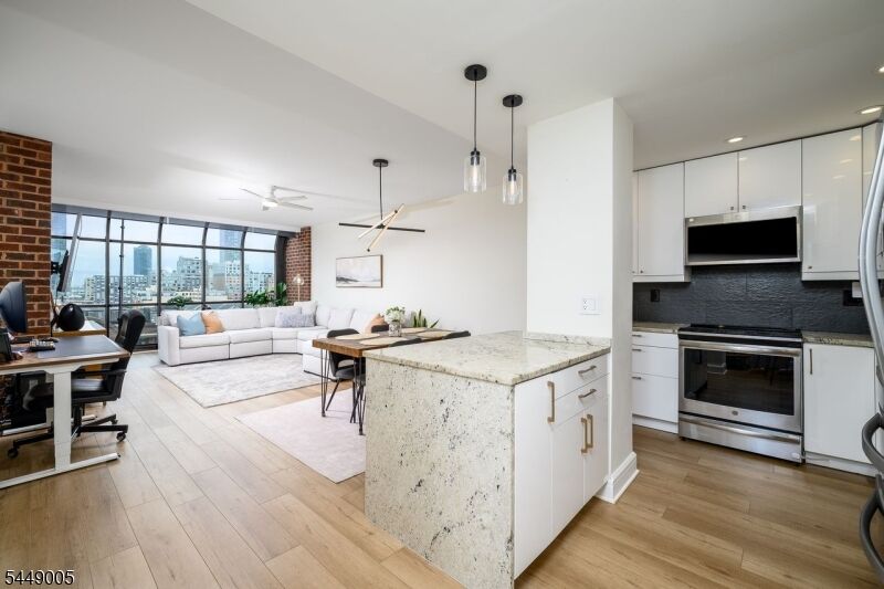 Property Photo:  1 Greene St 809  NJ 07302 