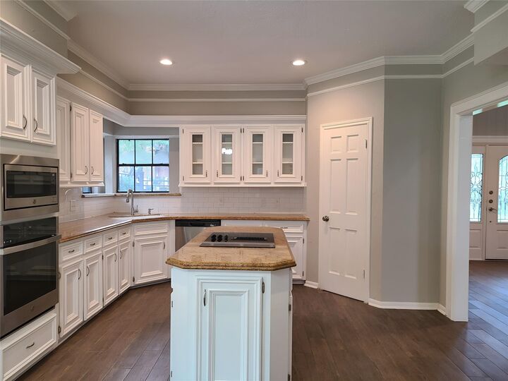 Property Photo:  6111 Hampton Way Court  TX 77389 