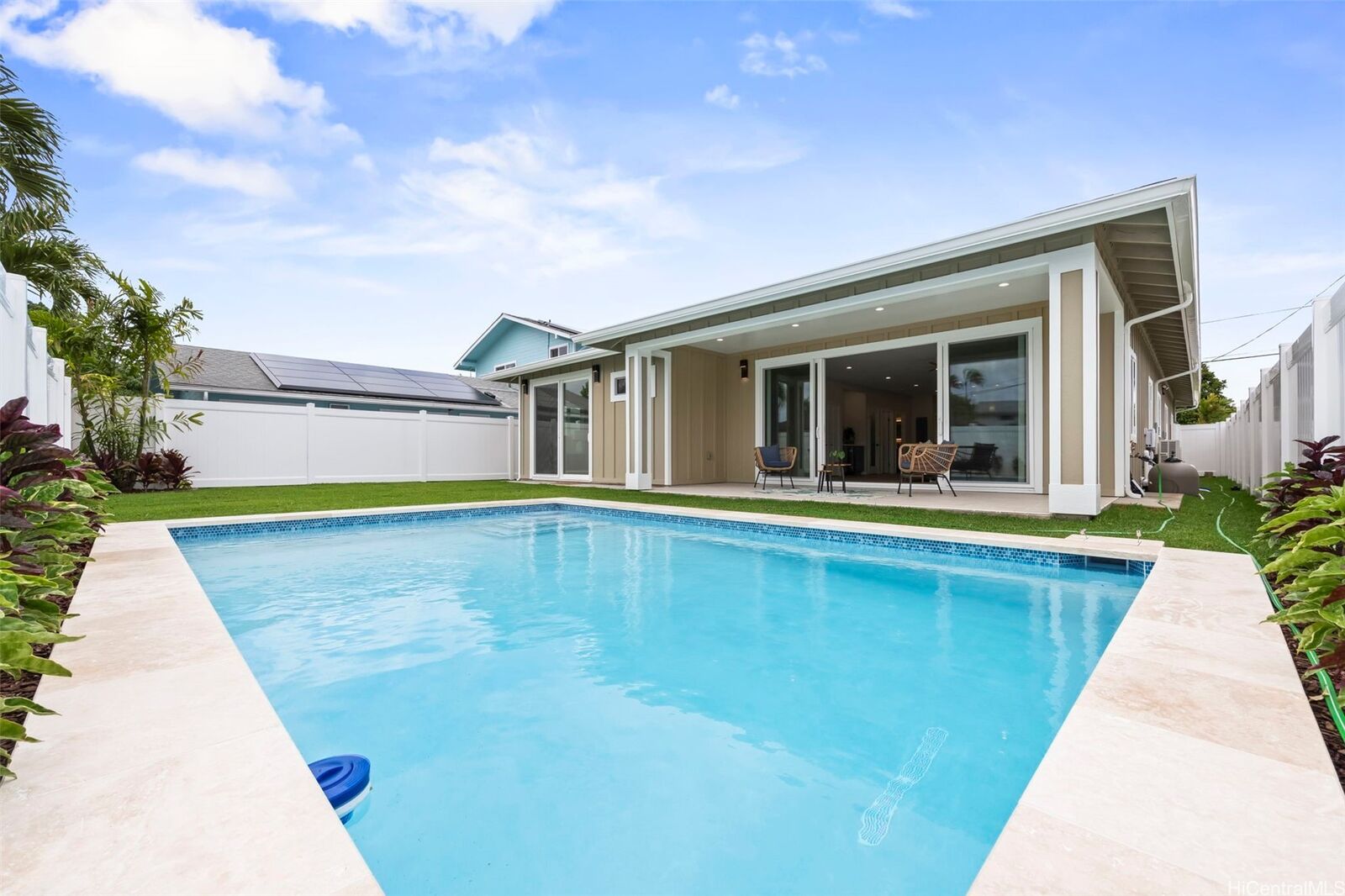 Property Photo: 240 Kalama Street HI 96734