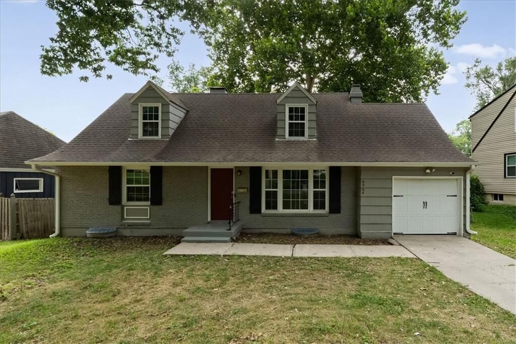 Property Photo:  9004 Belleview Avenue  MO 64114 