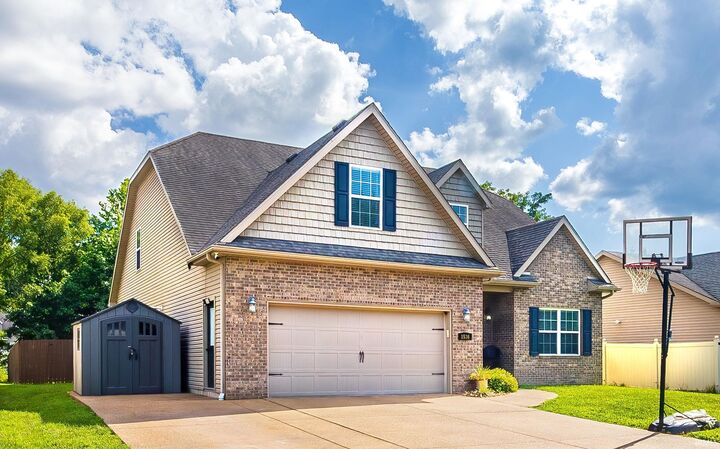 Property Photo: 1536 Breezy Creek Drive IN 47720