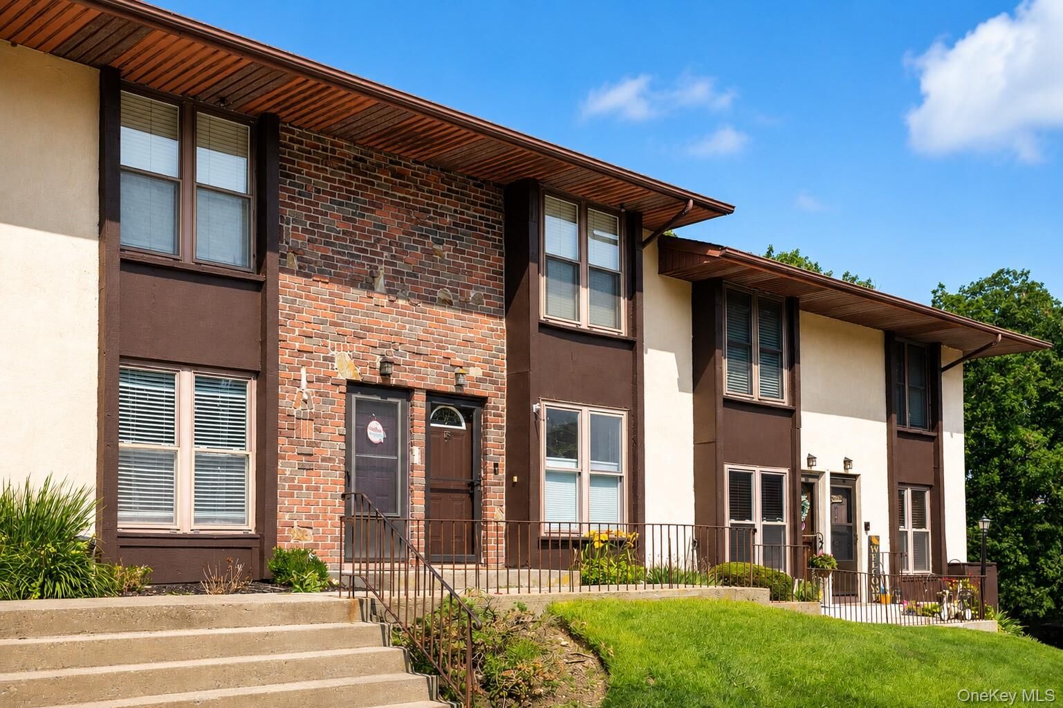 Property Photo:  15 Eucalyptus Court 15  NY 11784 