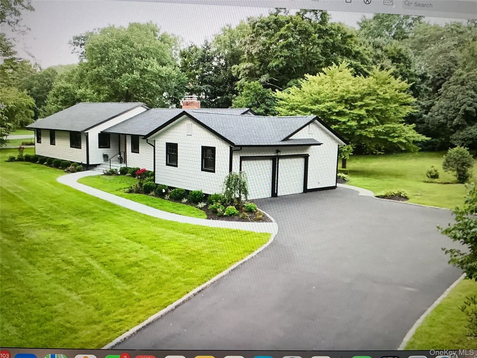 Property Photo:  19 Michaels Lane  NY 11545 