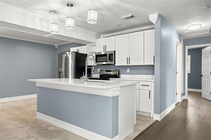 Property Photo: 682 Durango Way FL 32714