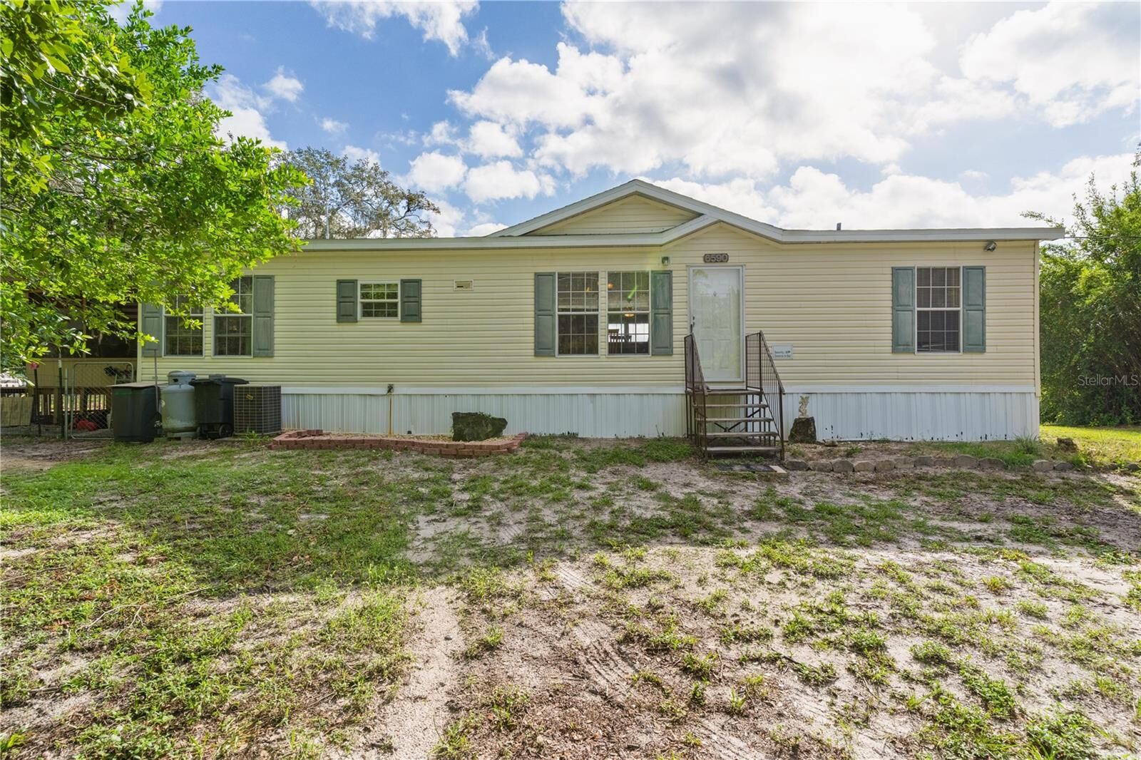 Property Photo: 6590 Cr 631 FL 33513