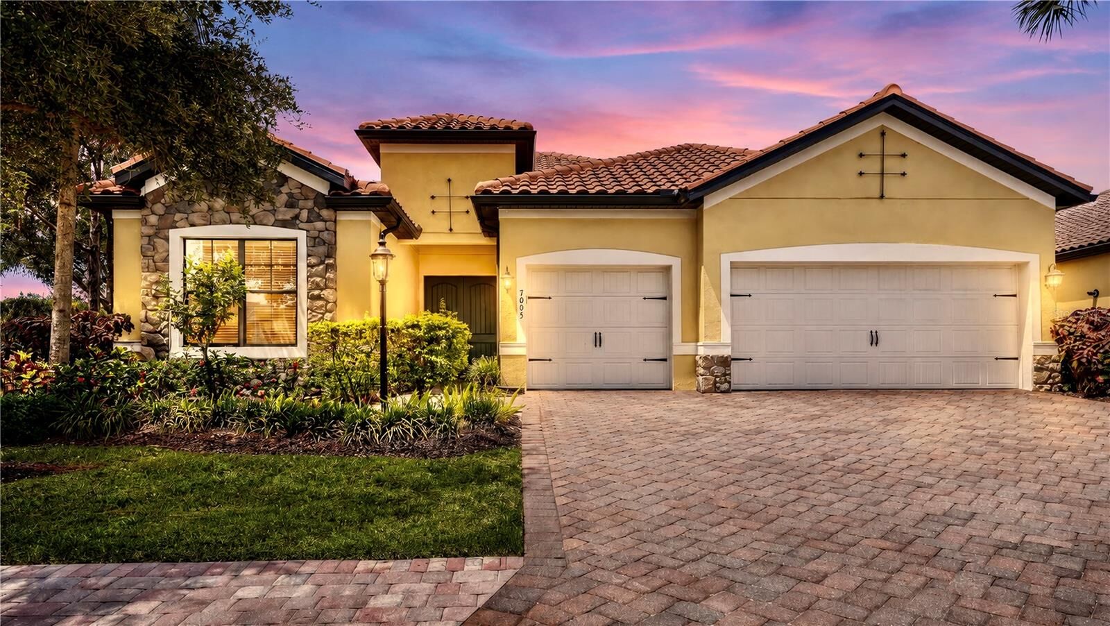 Property Photo:  7005 Whittlebury Trail  FL 34202 