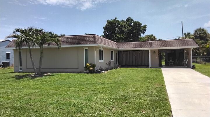 Property Photo:  18579 Robinson Avenue  FL 33948 