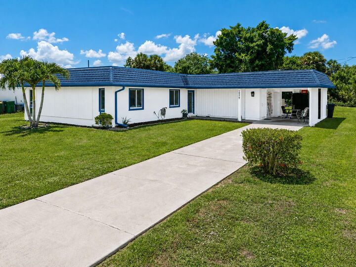 Property Photo:  18579 Robinson Avenue  FL 33948 
