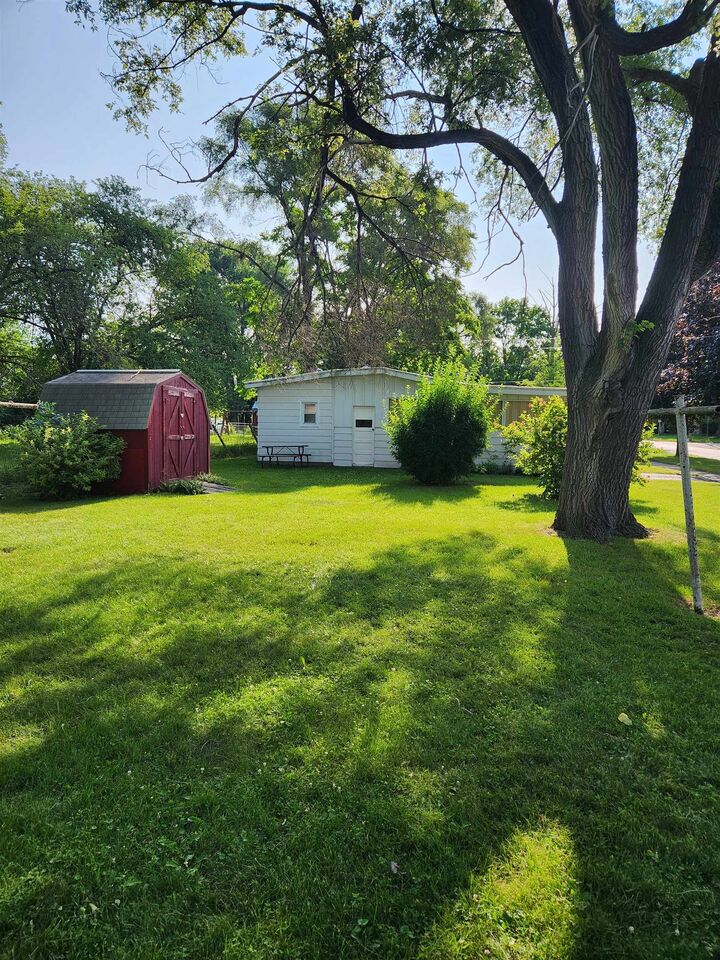 Property Photo:  804 W Ivy Avenue  MI 48706 