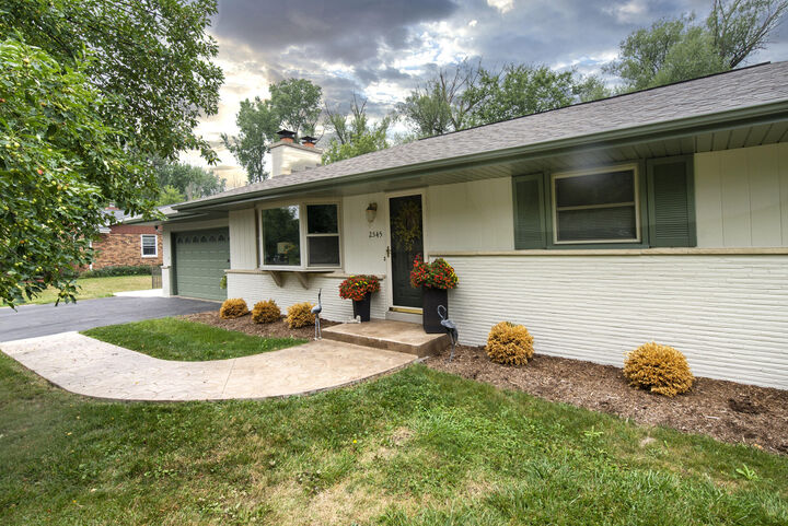 Property Photo:  2545 Brookside Ln  WI 53005 