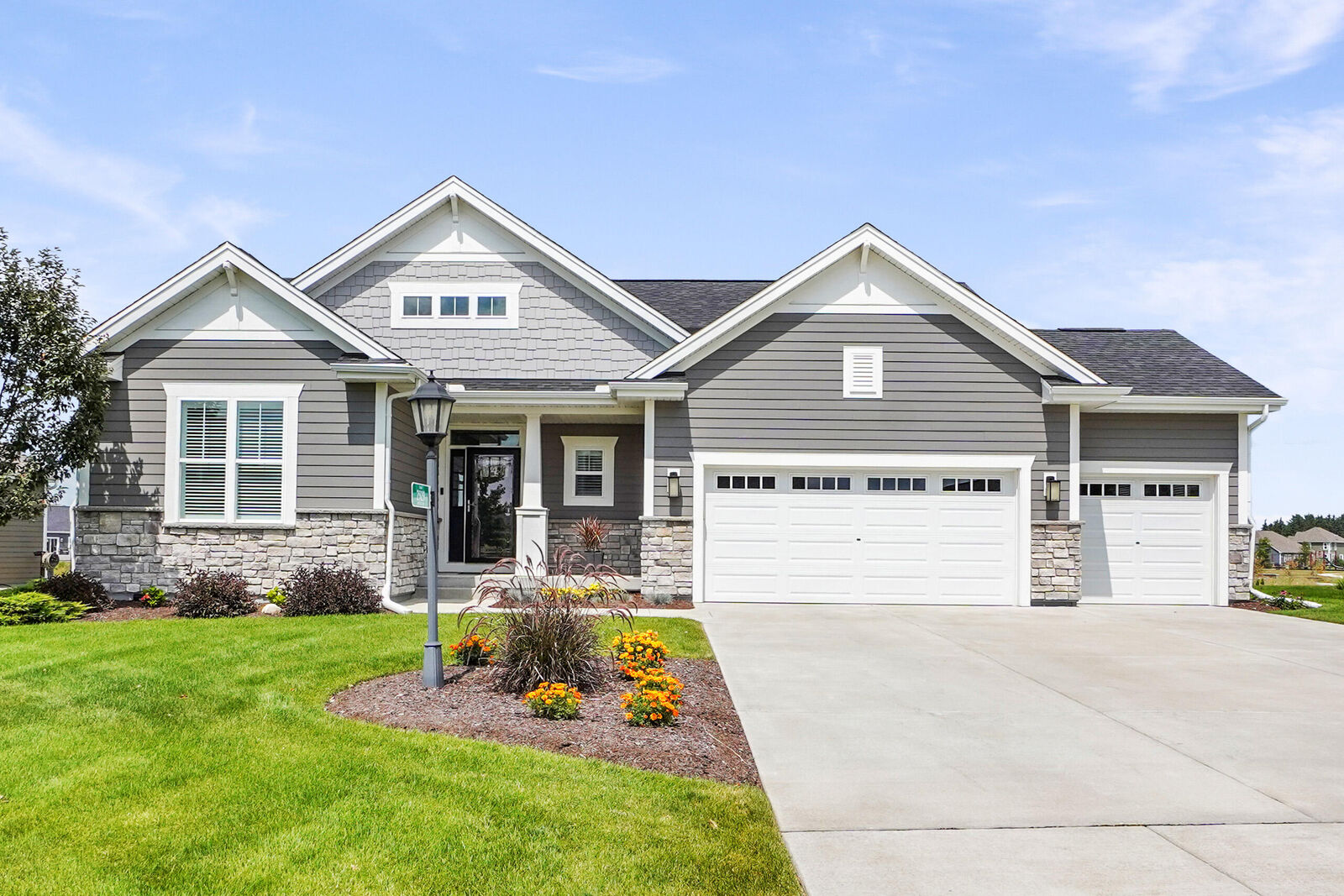 Property Photo: 2929 Mendota Dr WI 53066