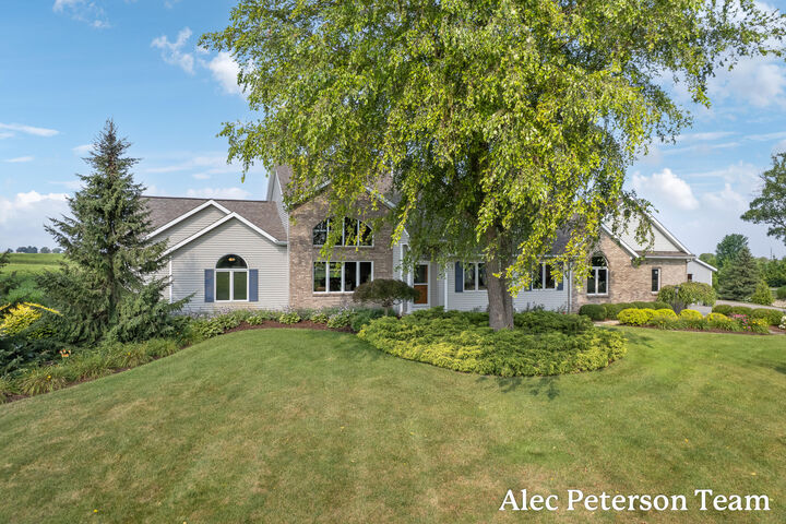Property Photo: 2807 8th Avenue SW MI 49315
