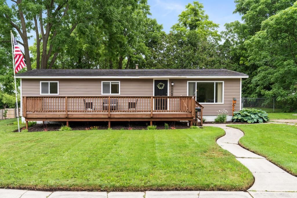 Property Photo:  1015 West Street  MI 49712 