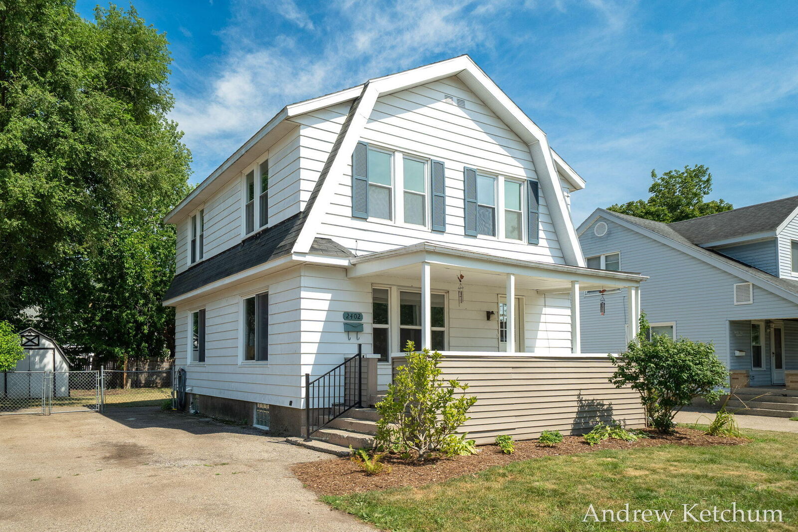 Property Photo:  2402 Lamar Avenue SW  MI 49519 