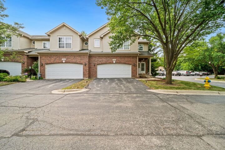 Property Photo:  356 N West Pointe Drive  IL 60061 